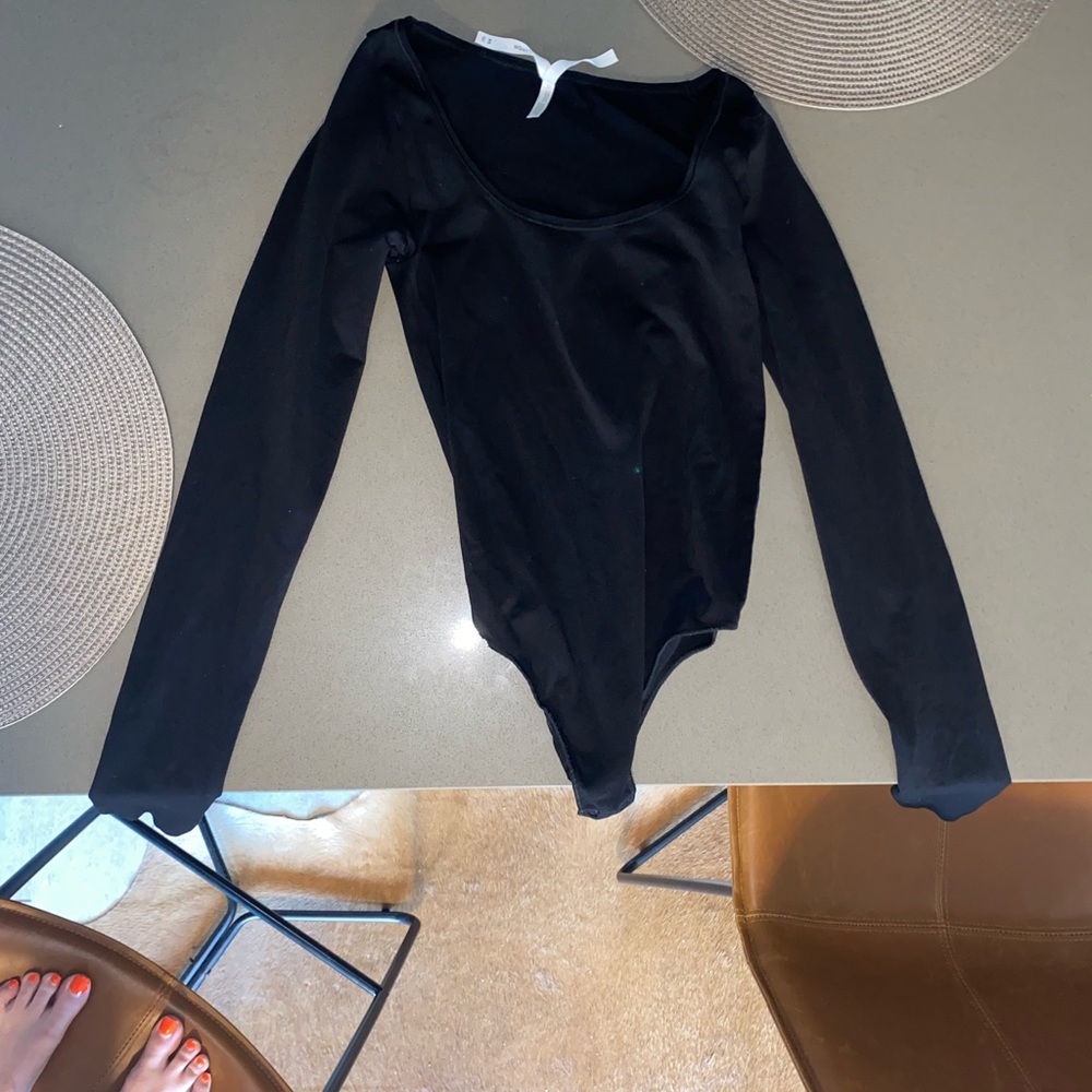 Aritzia Babaton Seamless Contour Scoop Longsleeve Bodysuit (Black) — XS